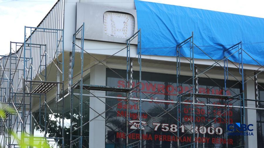 Persaingan industri otomotif nan semakin keras di pasar Indonesia, salah satu diler PT Honda Prospcet Motor (HPM) kudu menutup gerai mereka di area Pondok Pinang, Kebayoran Lama, Jakarta Selatan, Kamis (9/4/2026). (CNBC Indonesia/Tri Susilo)