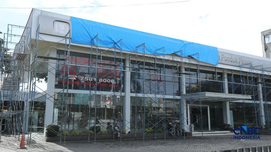 Persaingan industri otomotif nan semakin keras di pasar Indonesia, salah satu diler PT Honda Prospcet Motor (HPM) kudu menutup gerai mereka di area Pondok Pinang, Kebayoran Lama, Jakarta Selatan, Kamis (9/4/2026). (CNBC Indonesia/Tri Susilo)