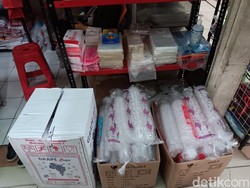 Harga Plastik Naik Gila-gilaan, Pembeli: Biasanya Rp 20.000 Sekarang Rp 40.000