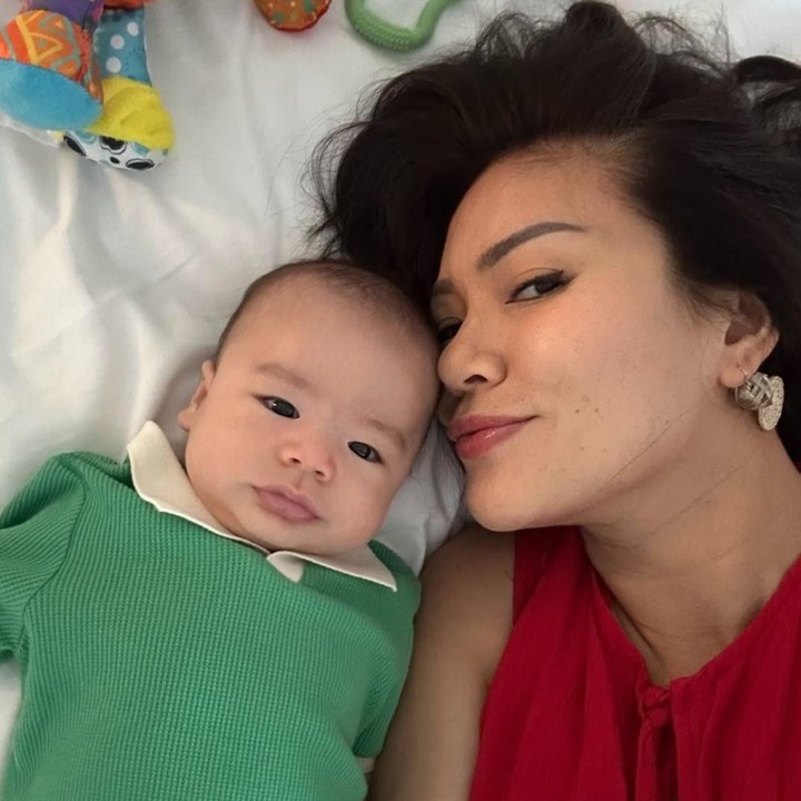<p>Putra pertama Aline diberi nama Jason Murray James Midgley atau yang akrab disapa Jason. <em>Baby</em> Jason lahir pada 21 Oktober 2025 dan kini telah menginjak usia lima bulan, Bunda. (Foto: Instagram @aline_adita)</p>