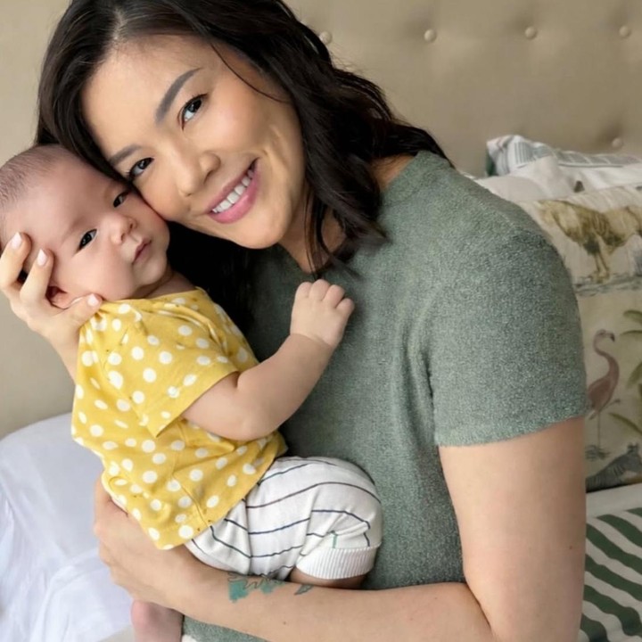 <p>Kelahiran <em>Baby</em> Jason menjadi kebahagiaan terbesar bagi Aline dan suami. Bagaimana tidak, sebelum hadirnya <em>Baby</em> Jason, mereka sempat menjalani tujuh kali putaran program bayi tabung selama tujuh tahun untuk mendapatkan momongan. Hal ini diungkapkan langsung oleh Aline lewat Instagram-nya. "Tujuh adalah angka penyelesaian...dan pada tahun ketujuh pernikahan dan putaran ketujuh IVF, TUHAN menulis awal yang baru," tulisnya, dikutip dari akun Instagram <em>@aline_adita</em>. (Foto: Instagram @aline_adita)</p>