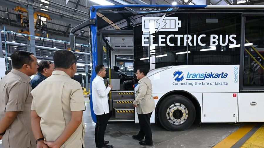 Presiden Prabowo Subianto meresmikan akomodasi perakitan kendaraan komersial listrik milik PT VKTR Sakti Industries di Kabupaten Magelang, Provinsi Jawa Tengah, Kamis, (9/4/2026). (Dok. Sekretariat Presiden)