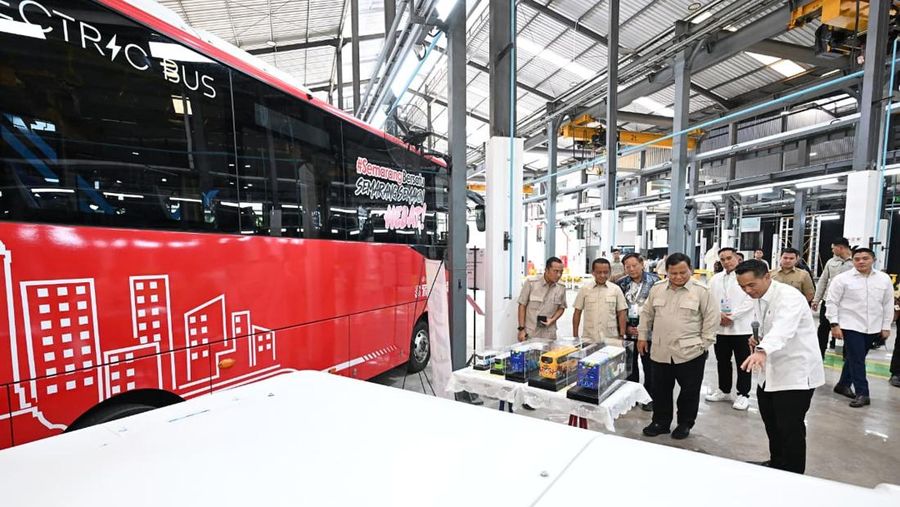 Presiden Prabowo Subianto meresmikan akomodasi perakitan kendaraan komersial listrik milik PT VKTR Sakti Industries di Kabupaten Magelang, Provinsi Jawa Tengah, Kamis, (9/4/2026). (Dok. Sekretariat Presiden)