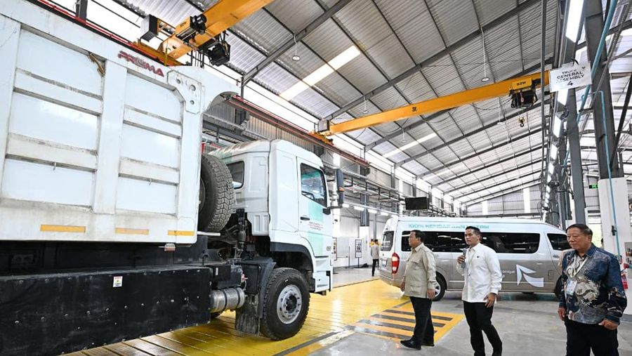 Presiden Prabowo Subianto meresmikan akomodasi perakitan kendaraan komersial listrik milik PT VKTR Sakti Industries di Kabupaten Magelang, Provinsi Jawa Tengah, Kamis, (9/4/2026). (Dok. Sekretariat Presiden)