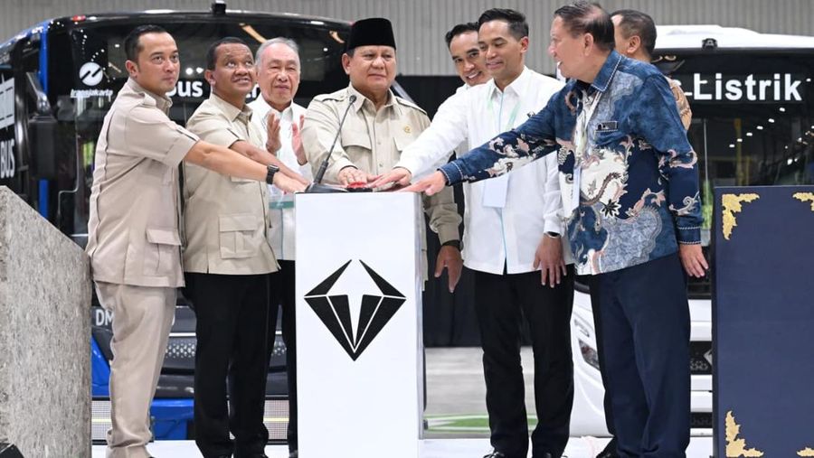 Presiden Prabowo Subianto meresmikan akomodasi perakitan kendaraan komersial listrik milik PT VKTR Sakti Industries di Kabupaten Magelang, Provinsi Jawa Tengah, Kamis, (9/4/2026). (Dok. Sekretariat Presiden)