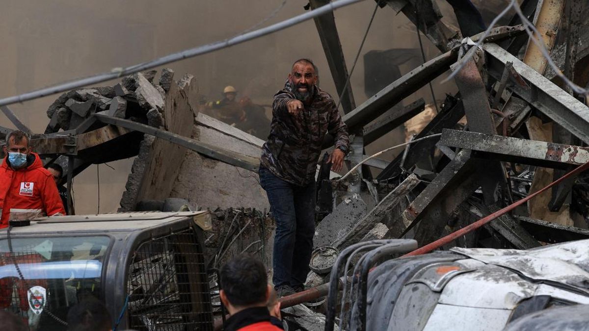 FOTO: Ratusan Tewas saat Israel Bombardir Lebanon