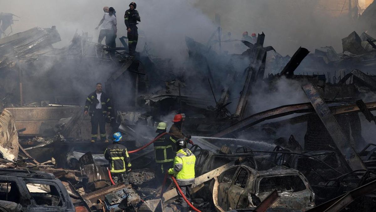 FOTO: Ratusan Tewas saat Israel Bombardir Lebanon
