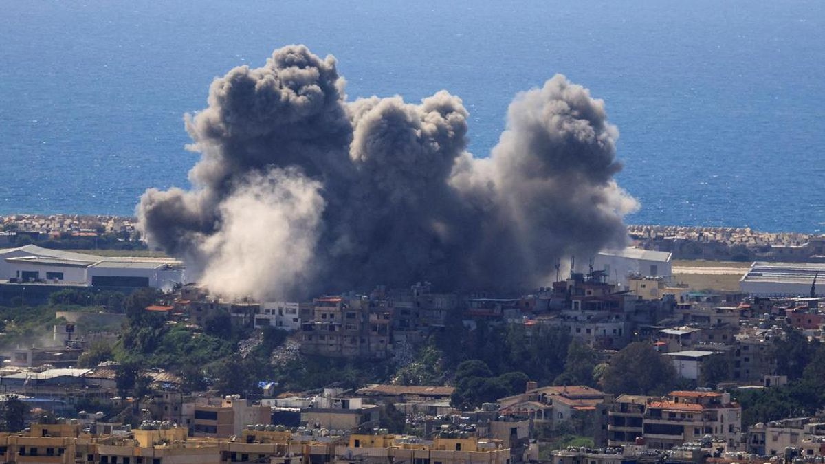 FOTO: Ratusan Tewas saat Israel Bombardir Lebanon