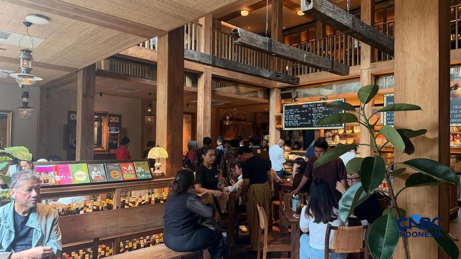 Rumah Makan Salira, mengusung konsep ala warteg dengan nilai dan nuansa premium.