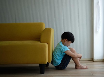 Tanda-tanda Awal Anak Autis yang Bisa Orang Tua Ketahui Berdasarkan Usianya