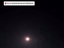Detik-detik Benda Mirip Meteor Muncul di Langit Natuna