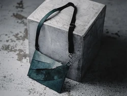 Tas dari Kulit Dinosaurus akan Dilelang Seharga Rp 10 Miliar