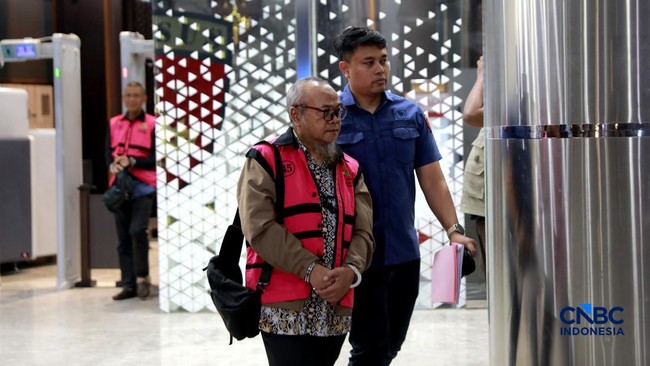 Penampakan Tersangka Kasus Dugaan Korupsi Pengadaan Minyak di Petral