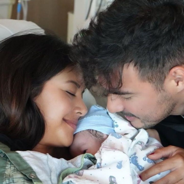 <p>Artis Aurelie Moeremans belum lama ini menyambut kelahiran anak pertamanya dari pernikahannya dengan suami bule asal Amerika Serikat yang bernama Tyler Bigenho. Si Kecil yang berjenis kelamin laki-laki ini lahir pada 10 Maret 2026. (Foto: Instagram @aurelie)</p>