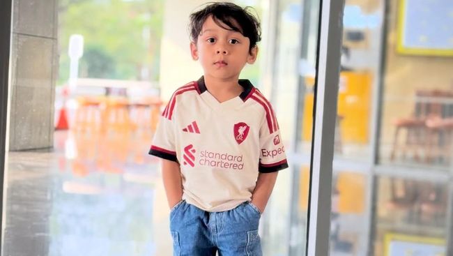 Stylish, 8 Potret Adu Fashion Abang L Anak Rizky Billar Vs Adzam Putra Sule