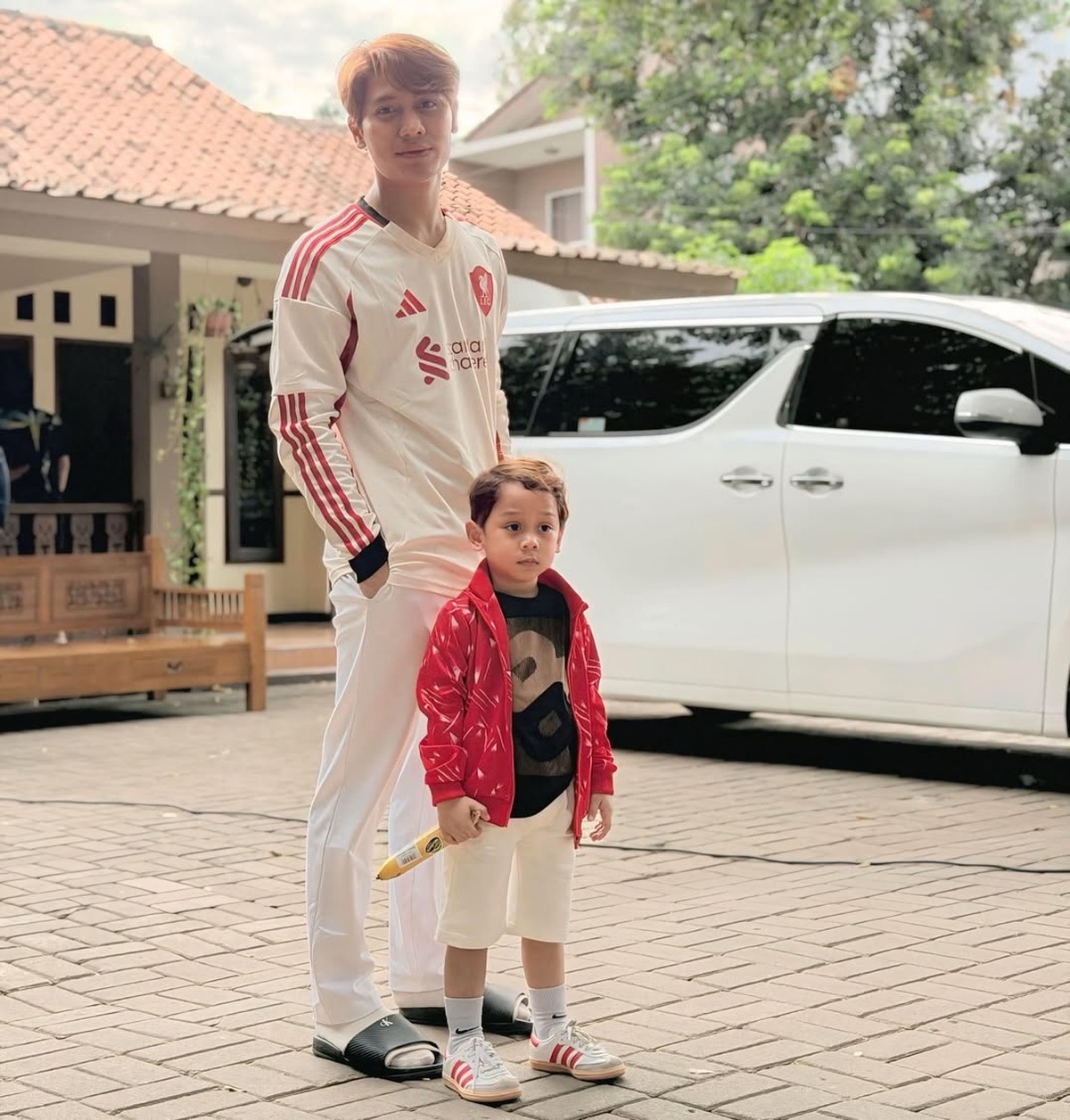Adu Gaya Fashion Anak Artis