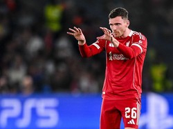 Slot: Robertson Cabut karena Jarang Main? Tanya Dia Saja