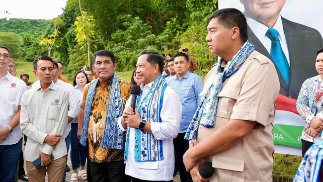 Mendagri Tito Karnavian meninjau program perumahan rakyat di Sulut. Ia tekankan pentingnya layanan perizinan untuk MBR dan dukungan pemerintah bagi masyarakat.