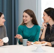 5 Cara Bijak Menghadapi Orang yang Terlalu Banyak Bicara