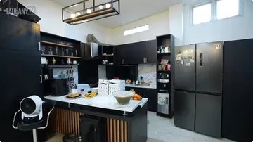 Gosip Terkini Selebriti Insertlive : Usai Dinikahi Chef, Intip 7 Potret Dapur Mewah Brisia Jodie yang Bernuansa Hitam