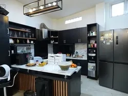 Usai Dinikahi Chef, Intip 7 Potret Dapur Mewah Brisia Jodie yang Bernuansa Hitam