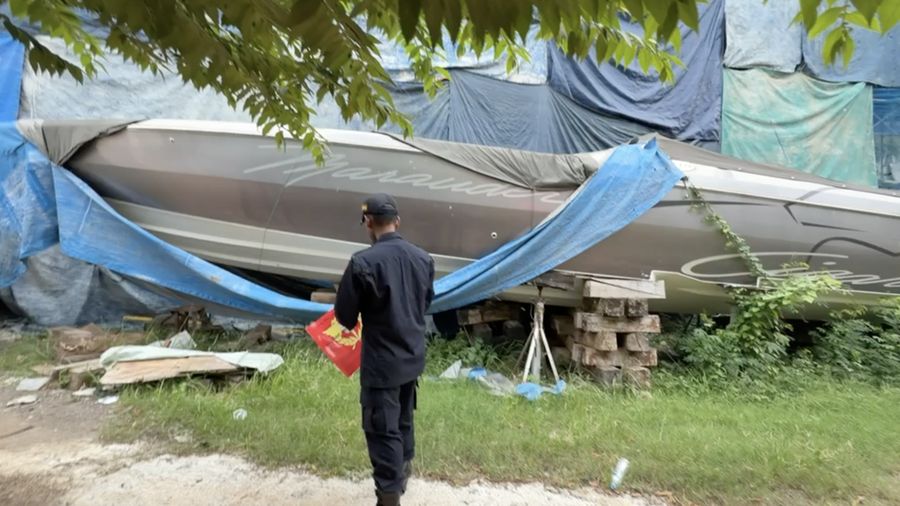 Direktorat Jenderal Bea dan Cukai (DJBC) Kementerian Keuangan kembali menyegel empat kapal yacht terlarangan nan masuk ke perairan Indonesia dan diduga diperdagangkan secara gelap. Penyegelan dilakukan setelah tim campuran Kanwil DJBC dan Kanwil Ditjen Pajak Jakarta Utara melakukan pengawasan importasi kapal wisata asing di Pantai Mutiara, Jakarta Utara, Jumat (10/4/2026). (Dok. Bea Cukai Jakarta)