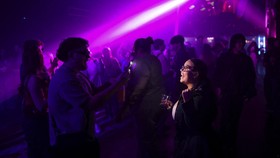 FOTO: GenZ Tinggalkan Alkohol, Klub Malam London Terancam Gulung Tikar