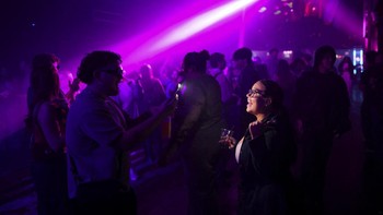 FOTO: GenZ Tinggalkan Alkohol, Klub Malam London Terancam Gulung Tikar