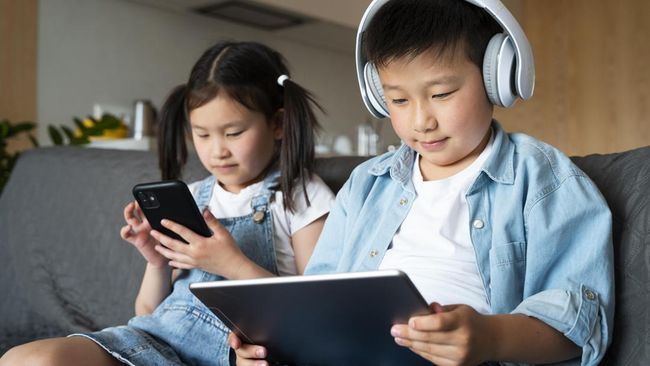 Waspada! Anak dengan Screen Time Berlebihan Berisiko Alami Speech Delay