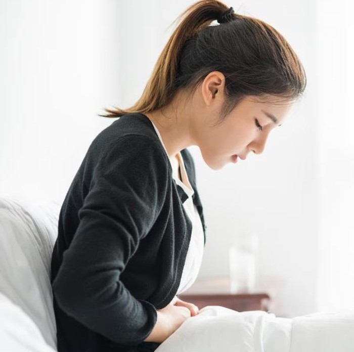 Kondisi menyakitkan akibat PMS telah dipahami oleh kalangan luas. Hal ini memunculkan gagasan adanya cuti haid bagi pekerja perempuan. Namun hal ini belum diterapkan dengan optimal di Indonesia karena minimnya edukasi seluk beluk PMS oleh masyarakat.