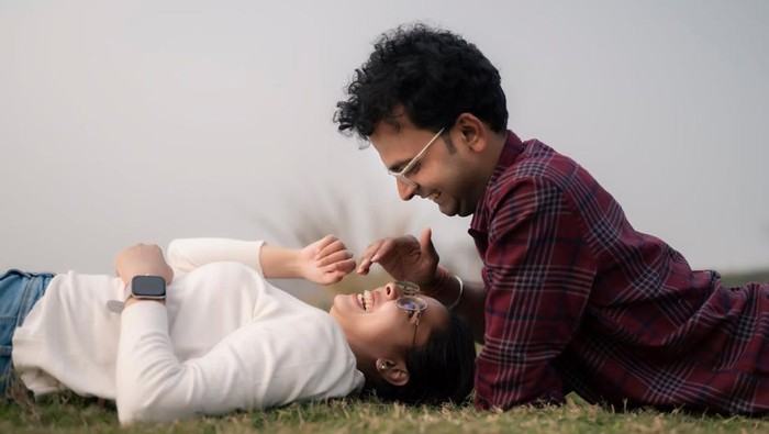 7 Cara Mengungkapkan Rasa Sayang Tanpa Banyak Kata
