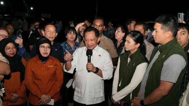 Mendagri Tito Karnavian tinjau program 3 Juta Rumah di Tomohon. Ia dorong kemudahan perizinan untuk MBR dan yakini dampak positif bagi ekonomi daerah.