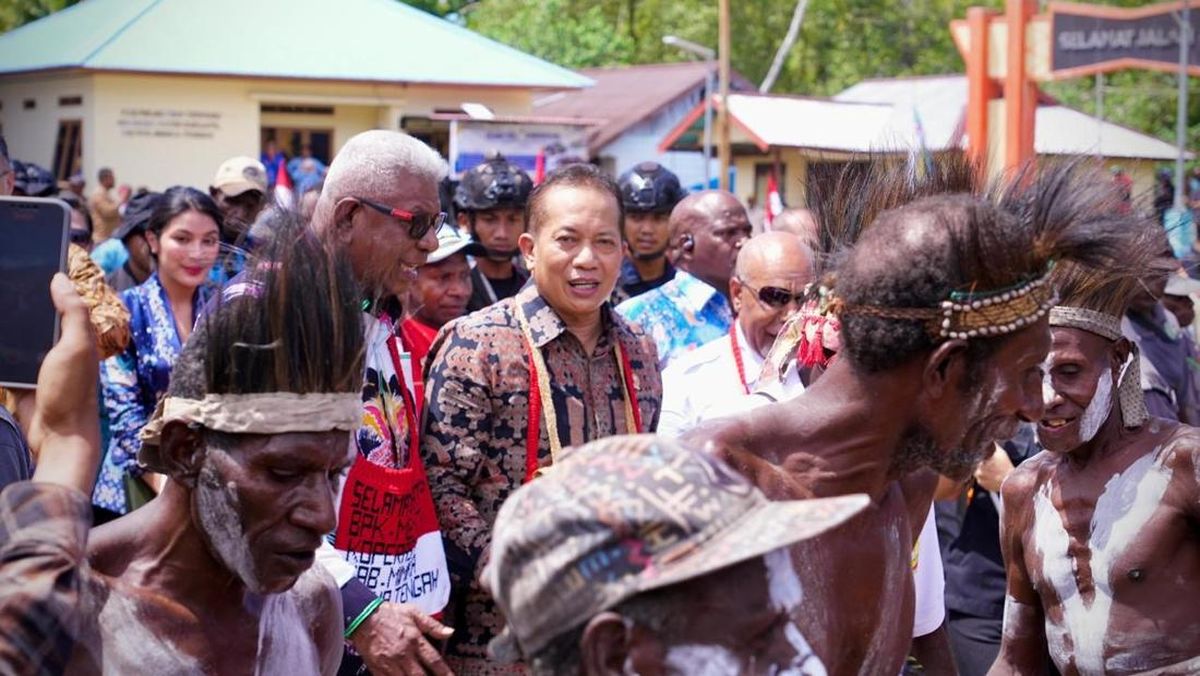 Menkop Resmikan Operasional Koperasi Desa Merah Putih di Papua Tengah