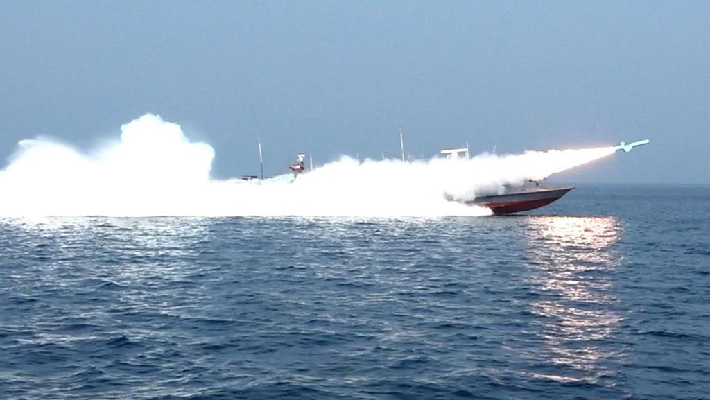 Klaim Menang Perang, Kenapa AS Tak Kunjung Bisa Rebut Selat Hormuz?