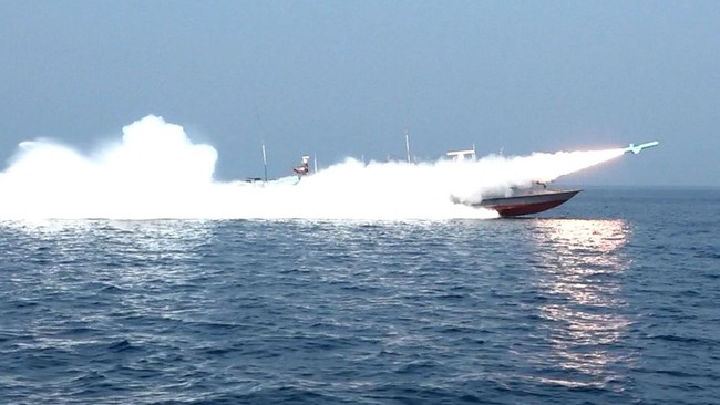 Pemerintah Iran kembali menutup Selat Hormuz setelah Israel membombardir Lebanon selatan.