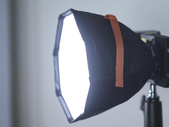 Pencahayaan Biasa Bikin Konten Gagal? Ini 2 Lighting Murah dan Mudah Dibawa Ke Mana Saja
