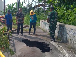 Jalan Perbatasan 2 Kecamatan di Klaten Ambles gegara Hujan Deras