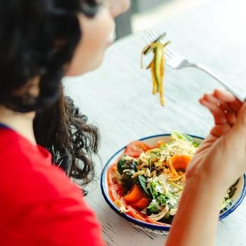 Cuaca Panas Ekstrem? Ini Makanan dan Minuman yang Aman Dikonsumsi dan Harus Dihindari