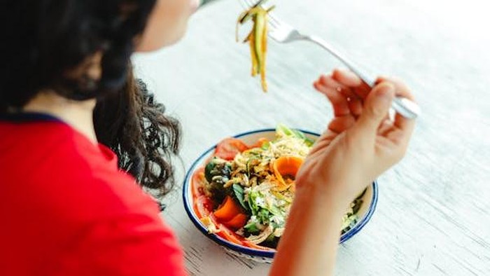 Cuaca Panas Ekstrem? Ini Makanan dan Minuman yang Aman Dikonsumsi dan Harus Dihindari