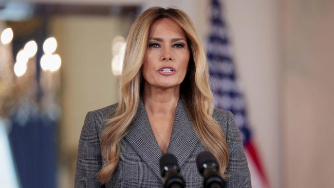 Melania Trump bantah jadi korban dan dijual Jeffrey Epstein ke Donald Trump.