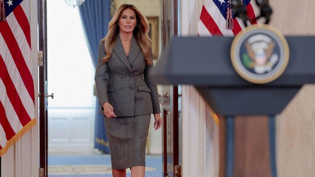 Melania Trump membantah tuduhan keterkaitan dengan Jeffrey Epstein, mendesak Kongres AS untuk menggelar rapat terbuka.