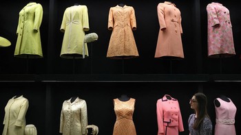 FOTO: Melihat Isi Lemari Busana Ratu Elizabeth II