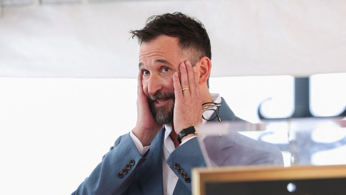 Ilustrasi berita Hiburan: Bintang The Pitt, Noah Wyle Jadi Sexiest Man Alive Majalah People 2026