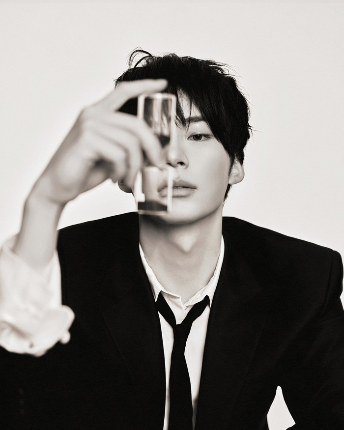 Pada Senin, (6/4) waktu setempat, WAKEONE membagikan foto profil terbaru ZEROBASEONE melalui akun media sosial resmi. Selain berpose bersama dalam satu frame, kelima anggota ZB1 tersebut juga melakukan solo photoshoot. / Foto: x.com/ZB1_official