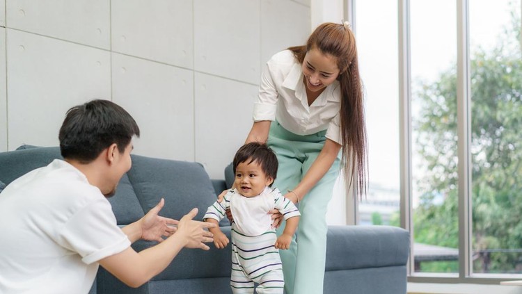 Perkembangan bayi 10 bulan