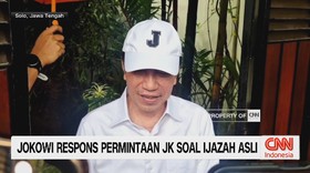VIDEO: Jokowi Respons Permintaan JK Soal Ijazah Asli