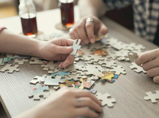  Nggak Perlu Gadget! 3 Puzzle Ini Ampuh Latih Otak Anak Sambil Main