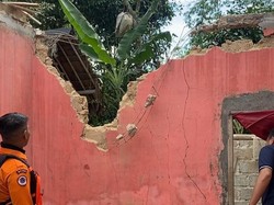 4 Rumah di Bogor Rusak Diterjang Angin Kencang dan Longsor
