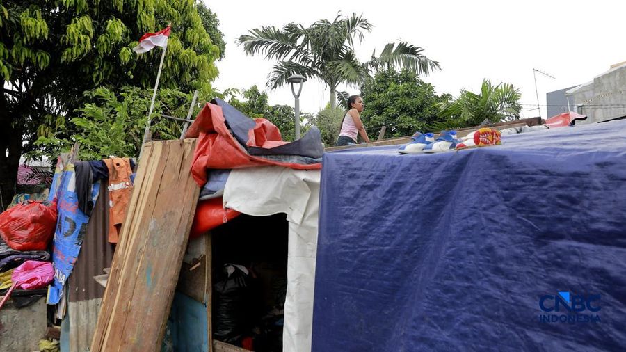 Suasana tempat tinggal nan berada di bantaran rel, area Senen, Jakarta Pusat, Jumat (10/4/2026). (CNBC Indonesia/Muhammad Sabki)