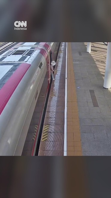 Viral Keberangkatan Whoosh Molor usai Penumpang Tahan Pintu Kereta